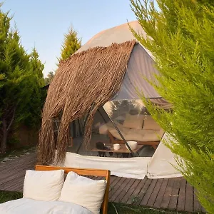 Oda ve Kahvaltı Casablanca Glamp Suit, Dikili